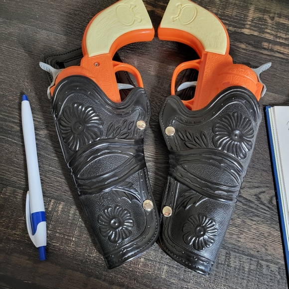 Toy guns with holsters. - Picture 1 of 2